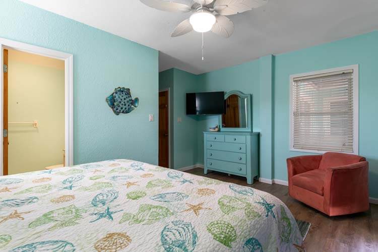 Ground Floor King with Private Bath