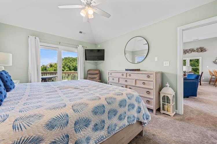 2nd Floor King with Private Bath