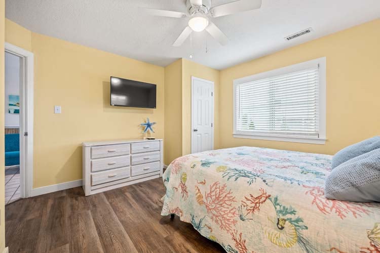 Ground Floor Queen with Shared Bath