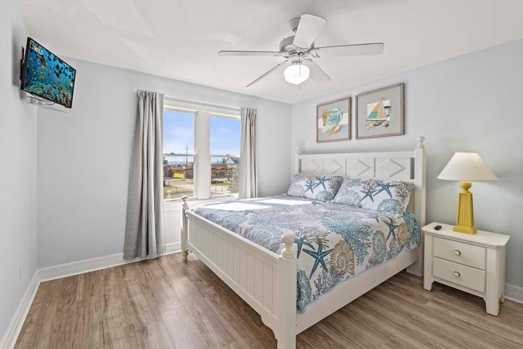 1st Floor King with Private Bath