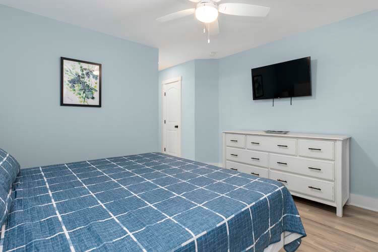 1st Floor King with Private Bath