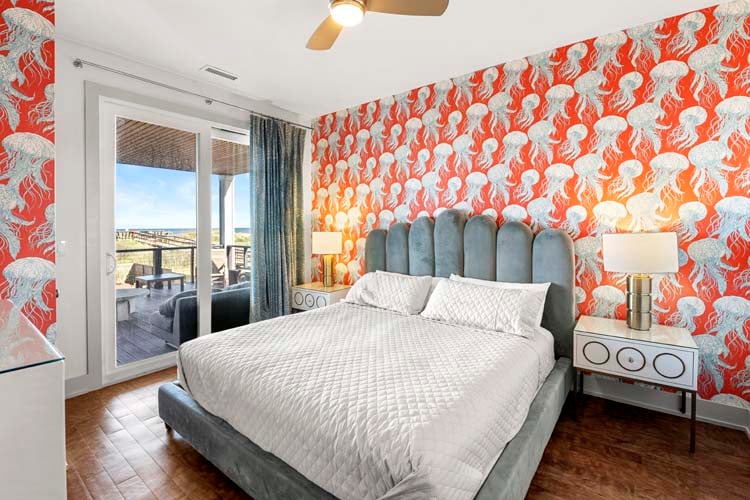 1st Floor King with Private Bath (SE)