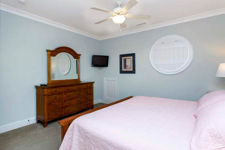 1st Floor King with Private Bath