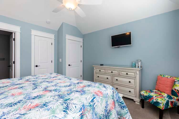 2nd Floor King with Private Bath