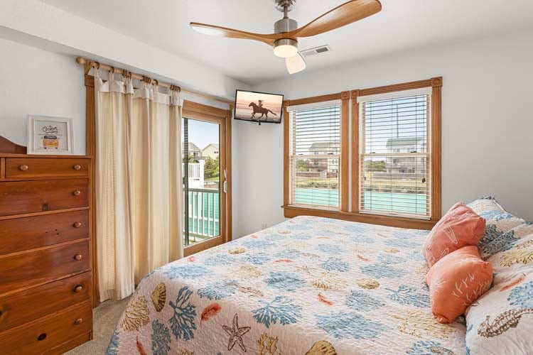 1st Floor King with Private Bath