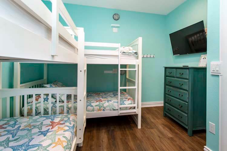1st Floor Twin Bunks with Shared Bath