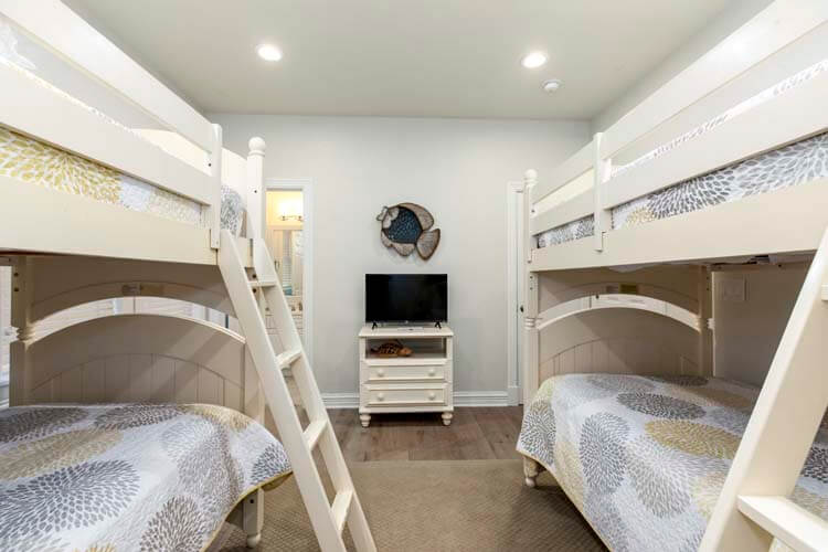 1st Floor Twin Bunks with Private Bath