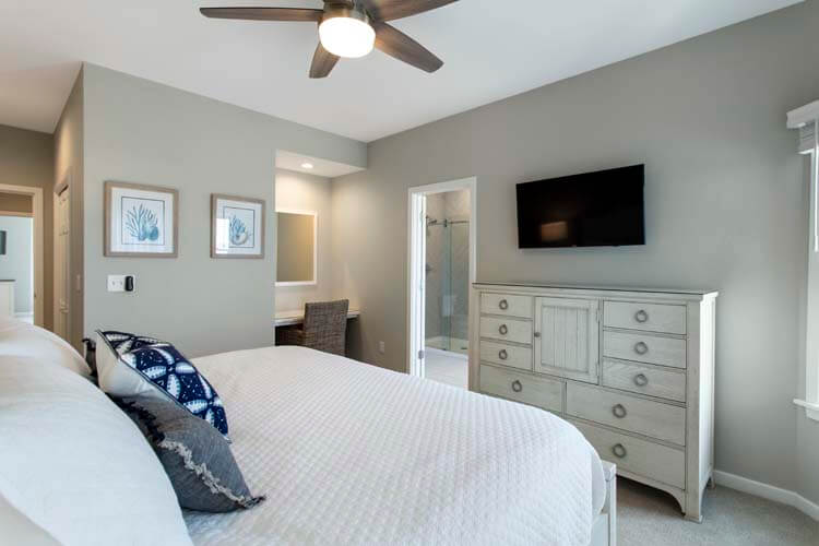 1st Floor King with Private Bath