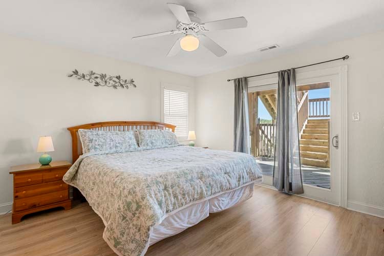 1st Floor King with Private Bath