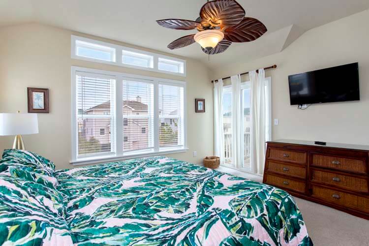 2nd Floor King with Private Bath