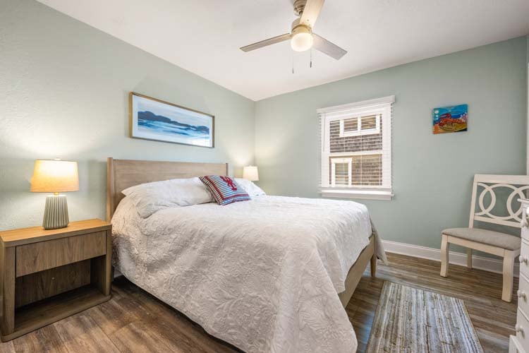 1st Floor Queen Bedroom
