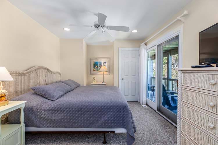 1st Floor King with Private Bath