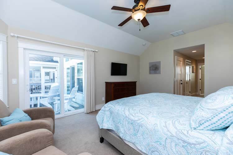 2nd Floor King with Private Bath