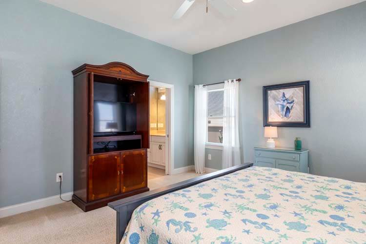 2nd Floor King with Private Bath