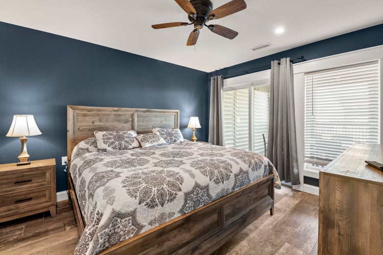 Ground Floor King with Private Bath (21)