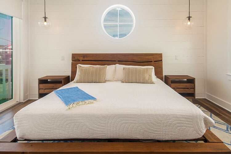 1st Floor King with Private Bath (W)