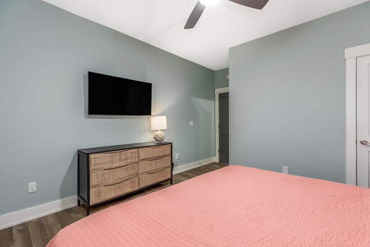 2nd Floor King with Private Bath