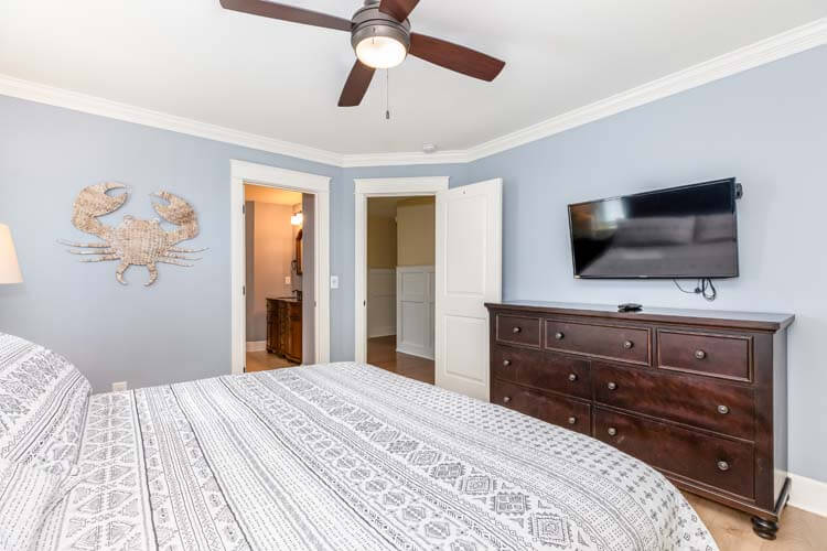 1st Floor King with Private Bath