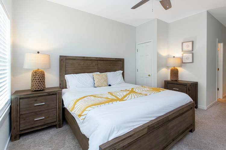 1st Floor King with Private Bath