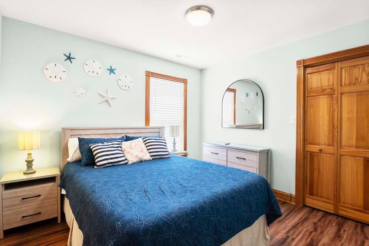 Ground Floor Queen with Private Bath