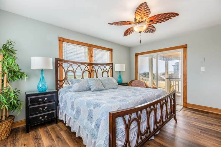 1st Floor King with Private Bath