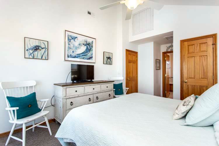 2nd Floor King with Private Bath