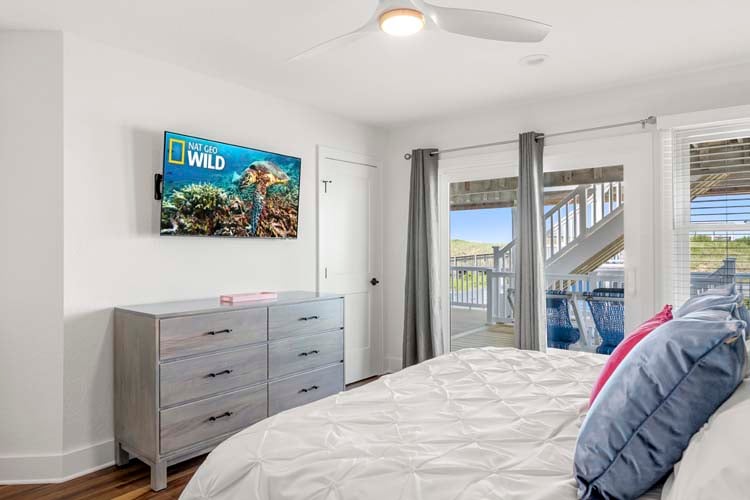 1st Floor King with Private Bath