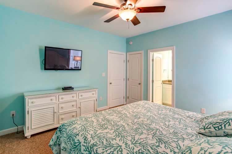 1st Floor King with Private Bath