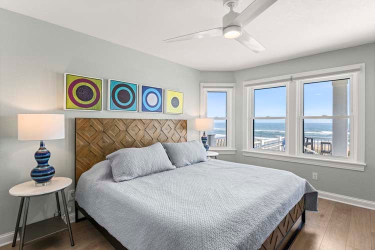 1st Floor King Bedroom