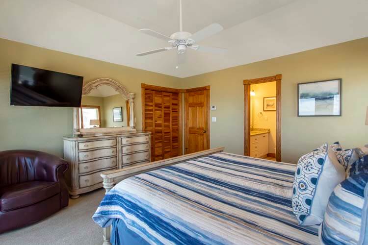 2nd Floor King with Private Bath