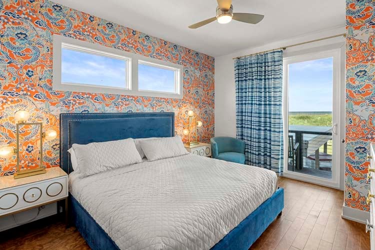 1st Floor King with Private Bath (NE)