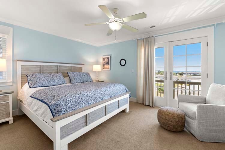 2nd Floor King with Private Bath