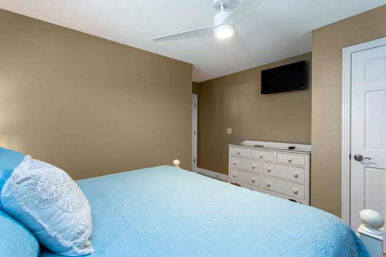 1st Floor King with Private Bath