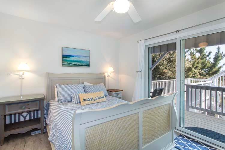 1st Floor Queen with Private Bath