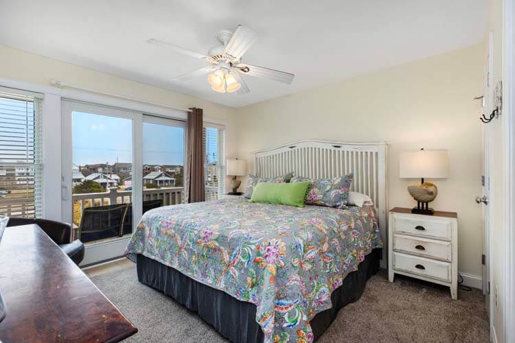 1st Floor King with Private Bath