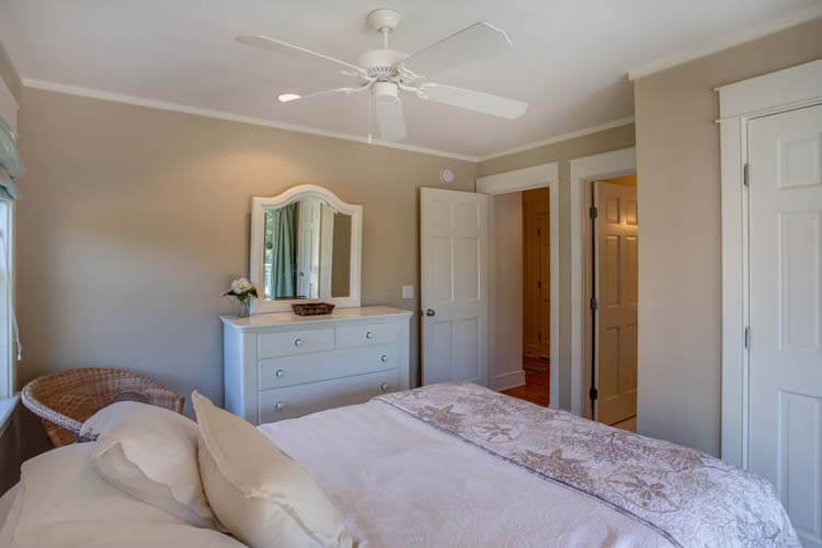 1st Floor Queen with Private Bath