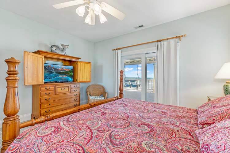 1st Floor King with Shared Bath