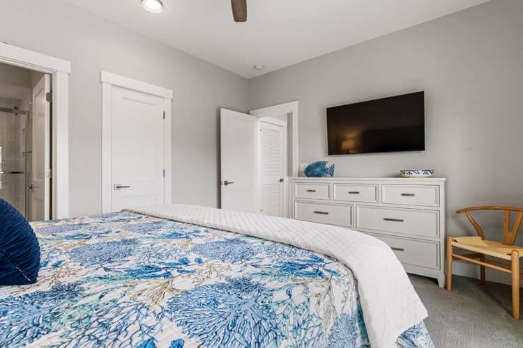 1st Floor King with Private Bath