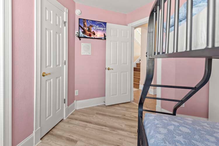 1st Floor Twin-over-Queen Bunk with Shared Bath