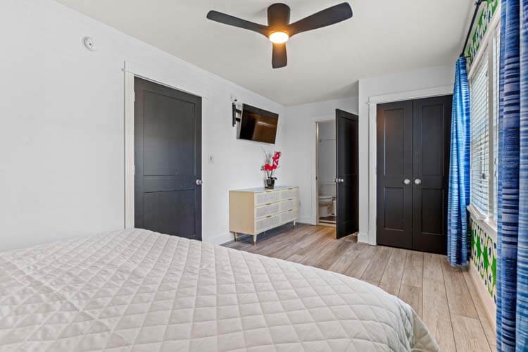 2nd Floor King with Private Bath