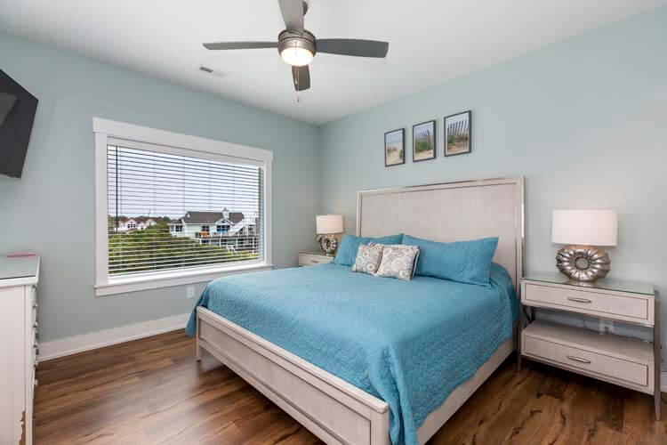 2nd Floor King with Private Bath