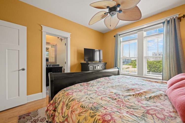 1st Floor King with Private Bath