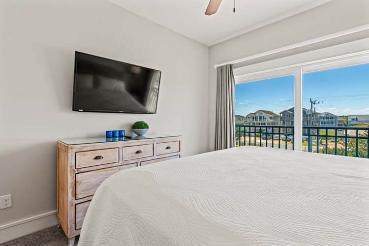 1st Floor King with Private Bath