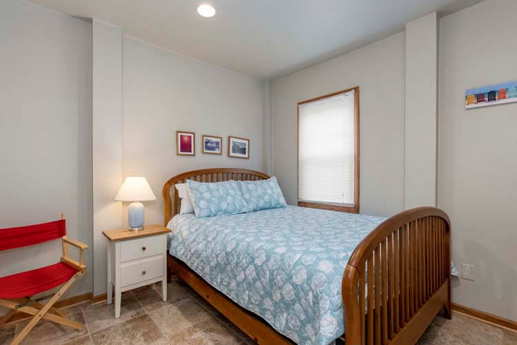 Ground Floor Queen Bedroom