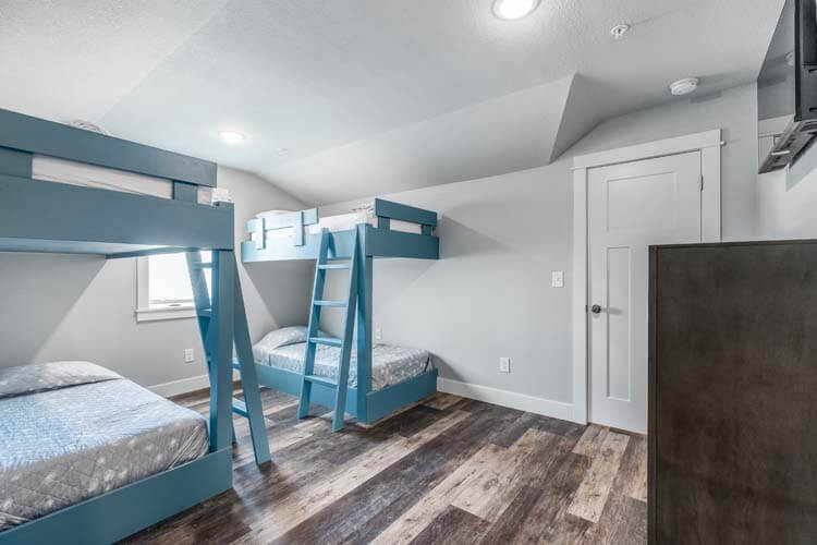 3rd Floor Twin Bunks with Private Bath