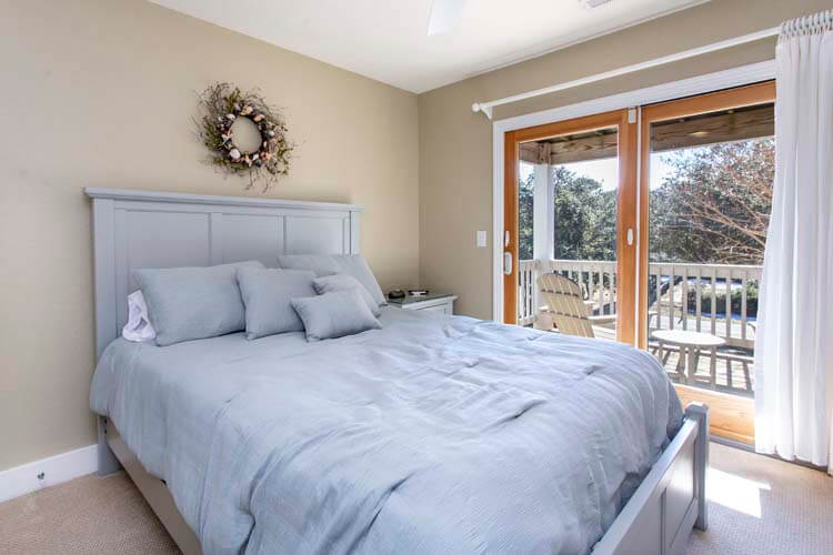 1st Floor Queen with Private Bath