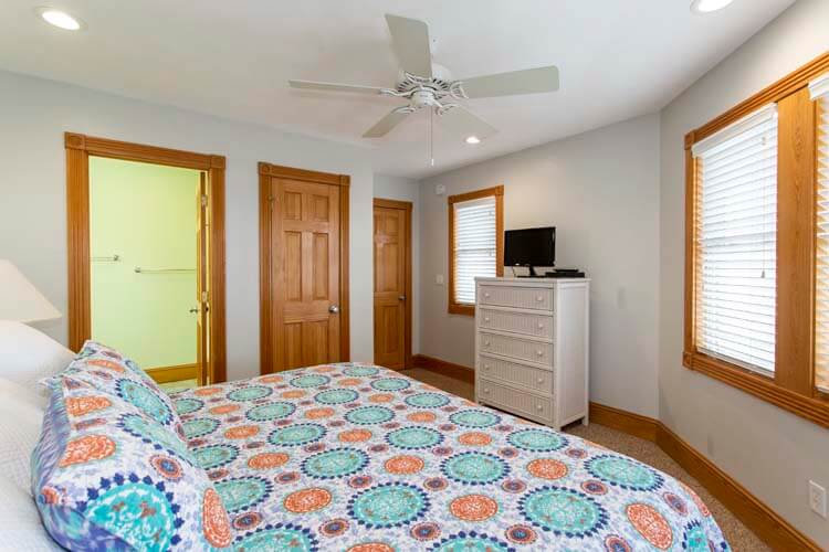 1st Floor King with Private Bath (4)