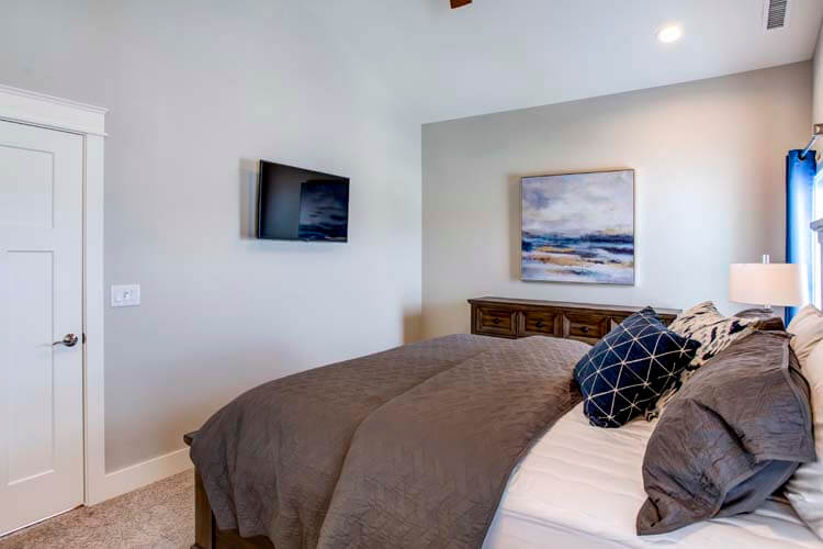 2nd Floor King with Private Bath