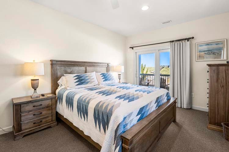 1st Floor King with Private Bath (4)