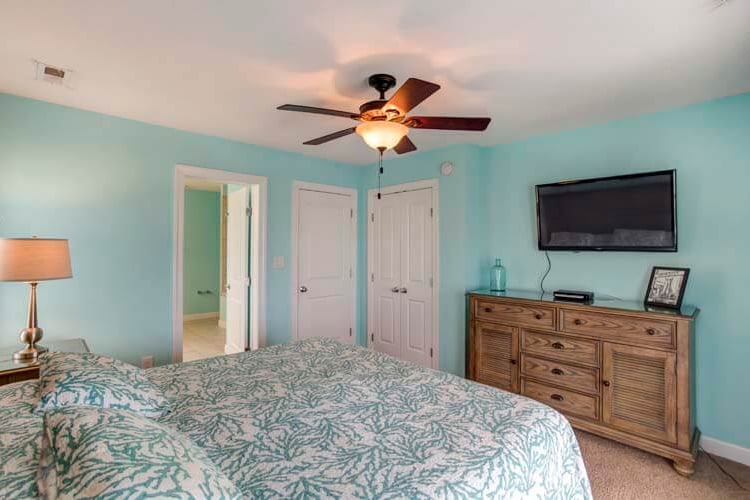 2nd Floor King with Private Bath